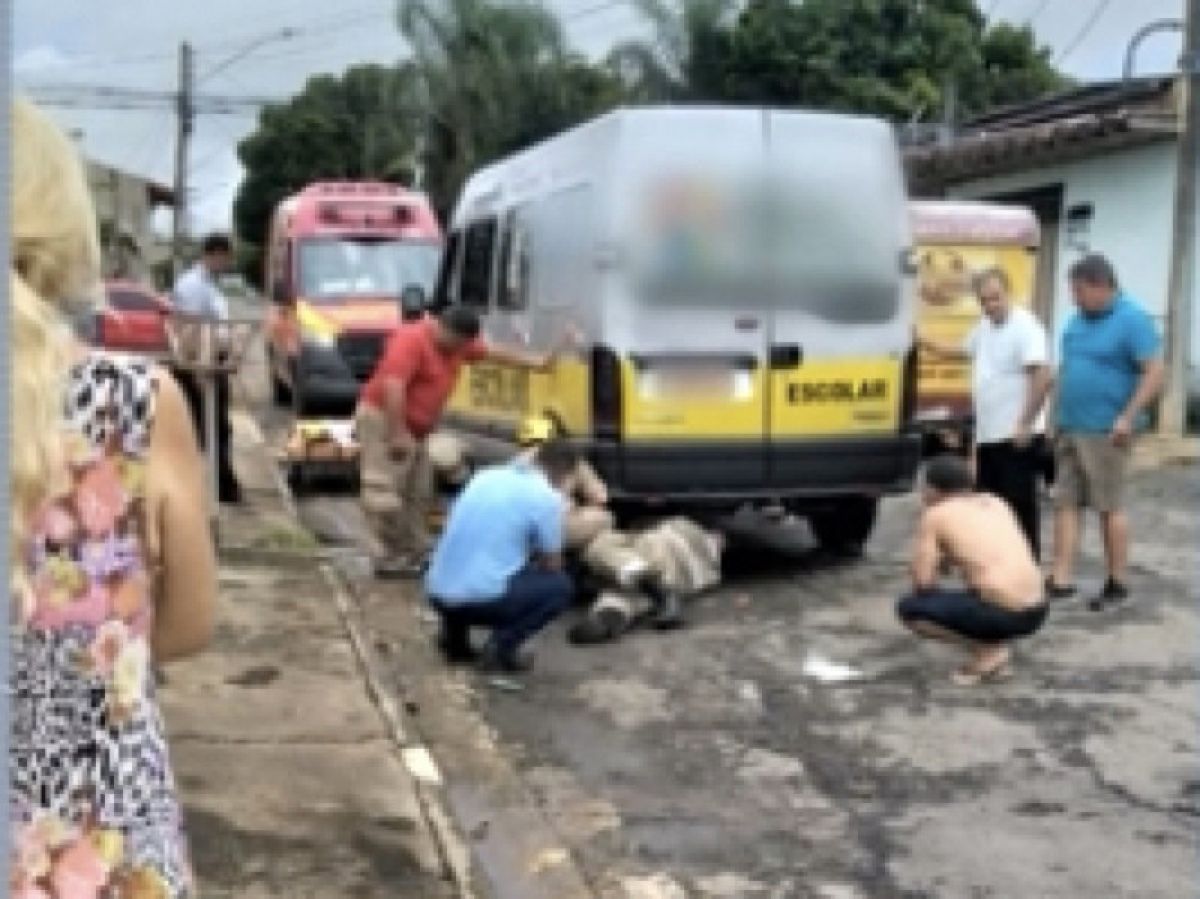 Mulher morre atropelada por veículo do transporte escolar